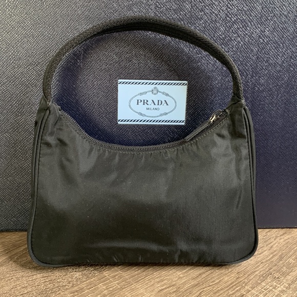 Prada nylon shoulder/handbag and original box - Picture 2 of 8